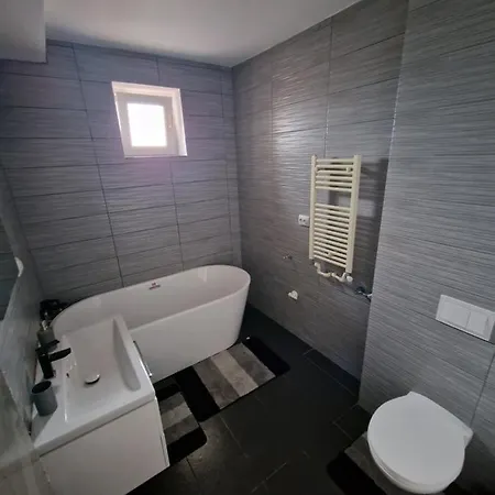 Apartament Cu 2 Bai * Brassó